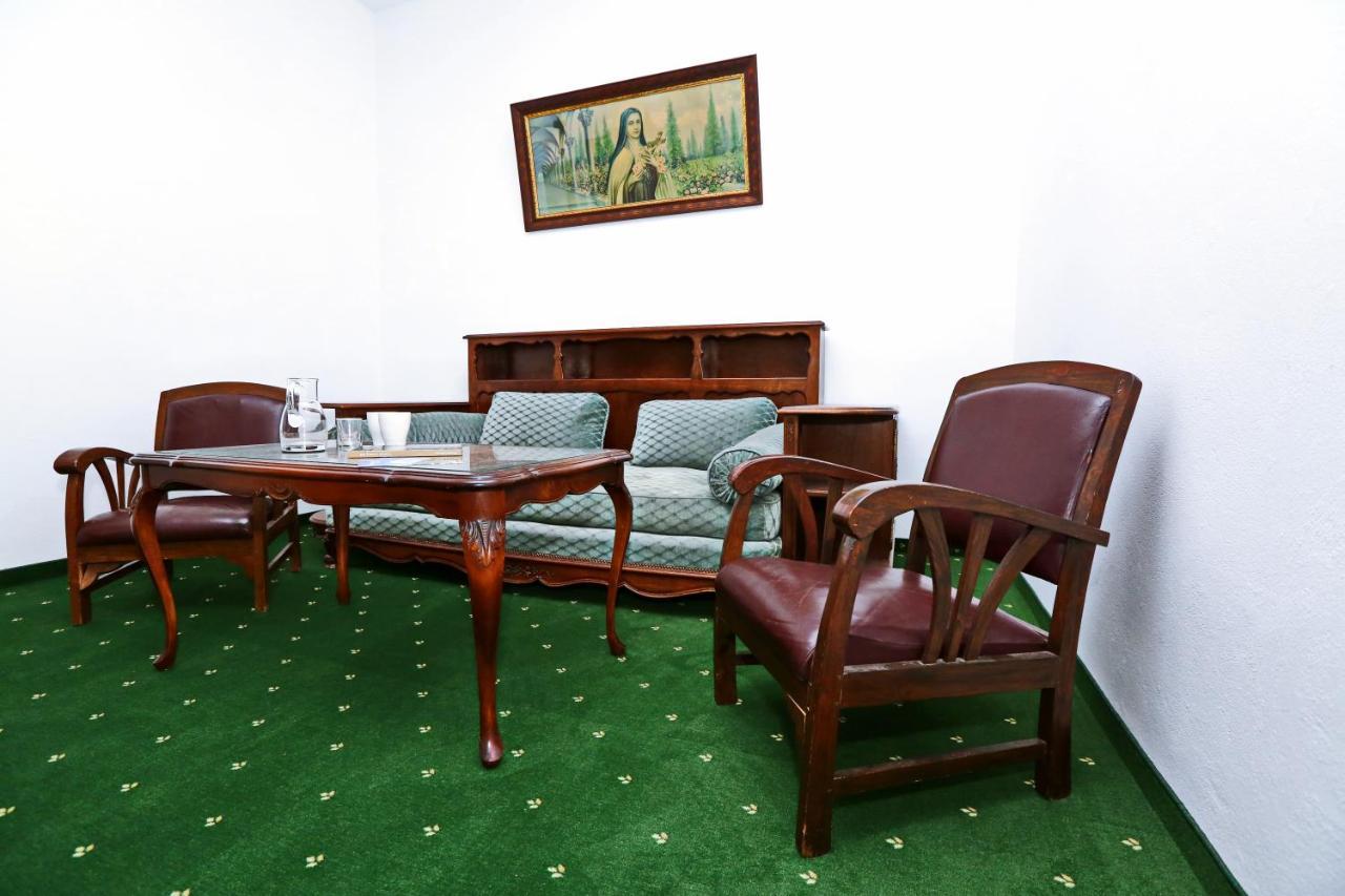 Historicky Putnicky Dom Hotel Марианка Екстериор снимка