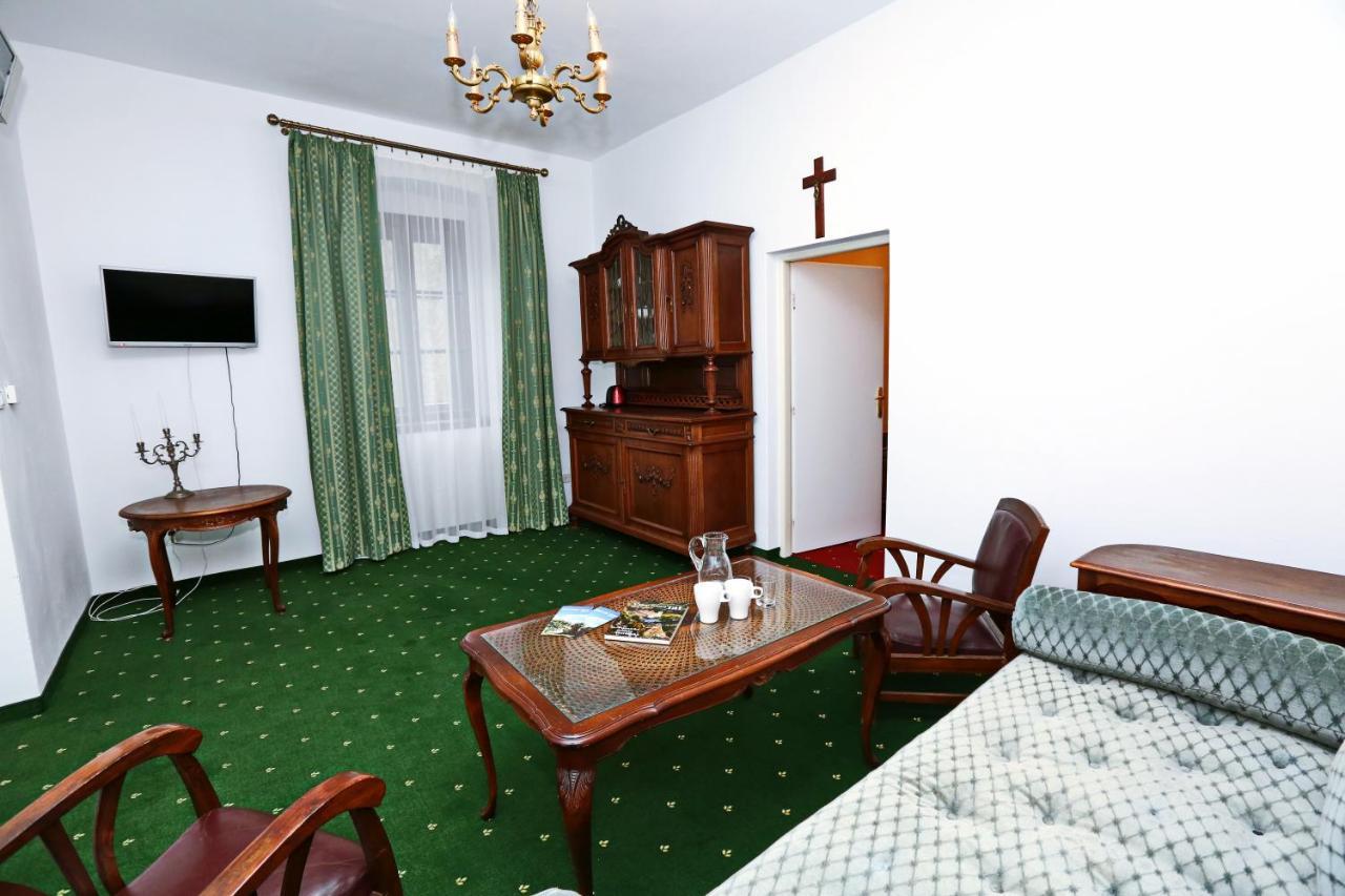 Historicky Putnicky Dom Hotel Марианка Екстериор снимка