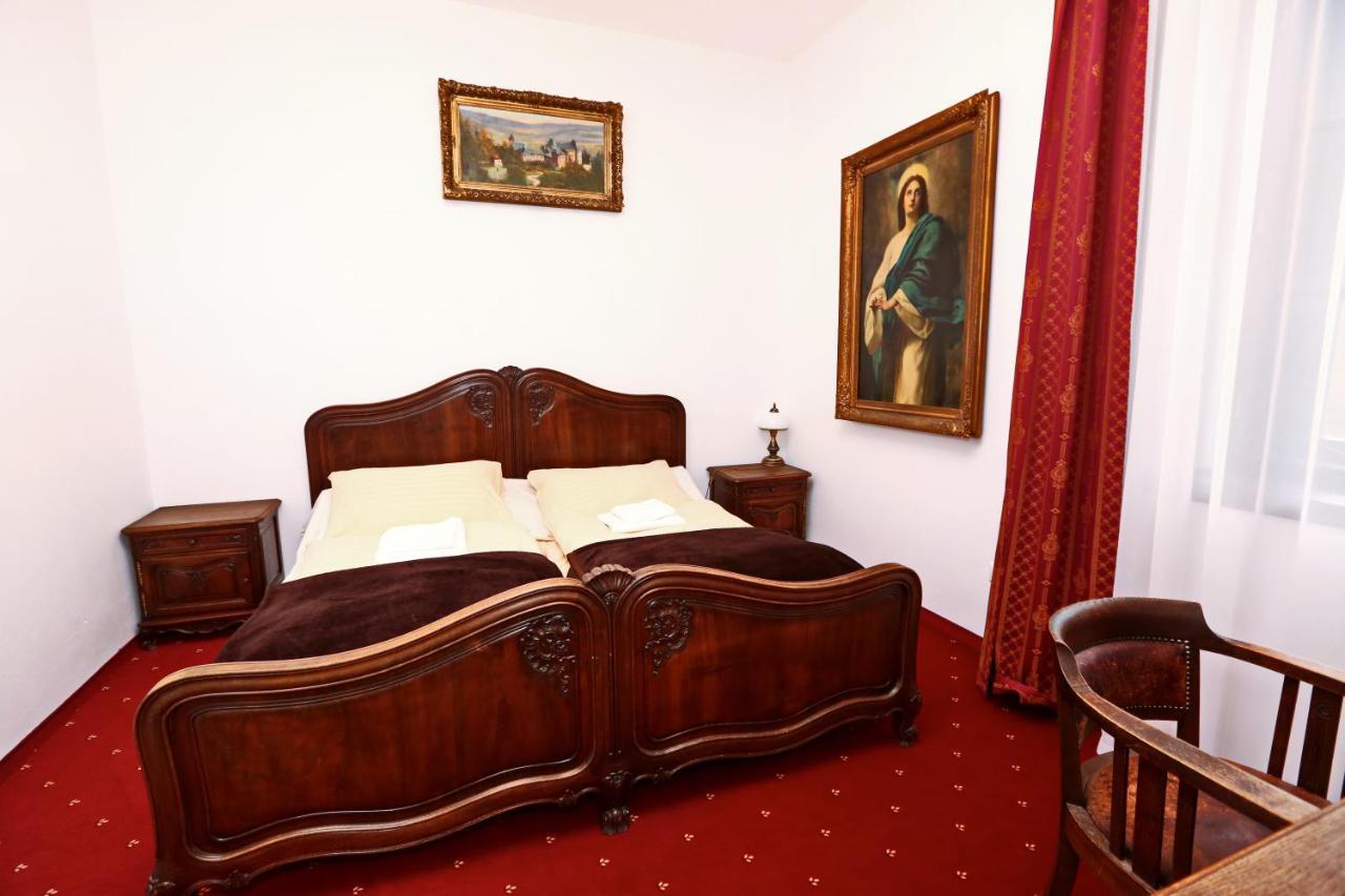 Historicky Putnicky Dom Hotel Марианка Екстериор снимка
