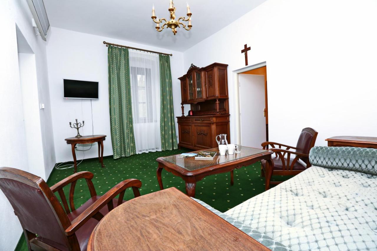 Historicky Putnicky Dom Hotel Марианка Екстериор снимка