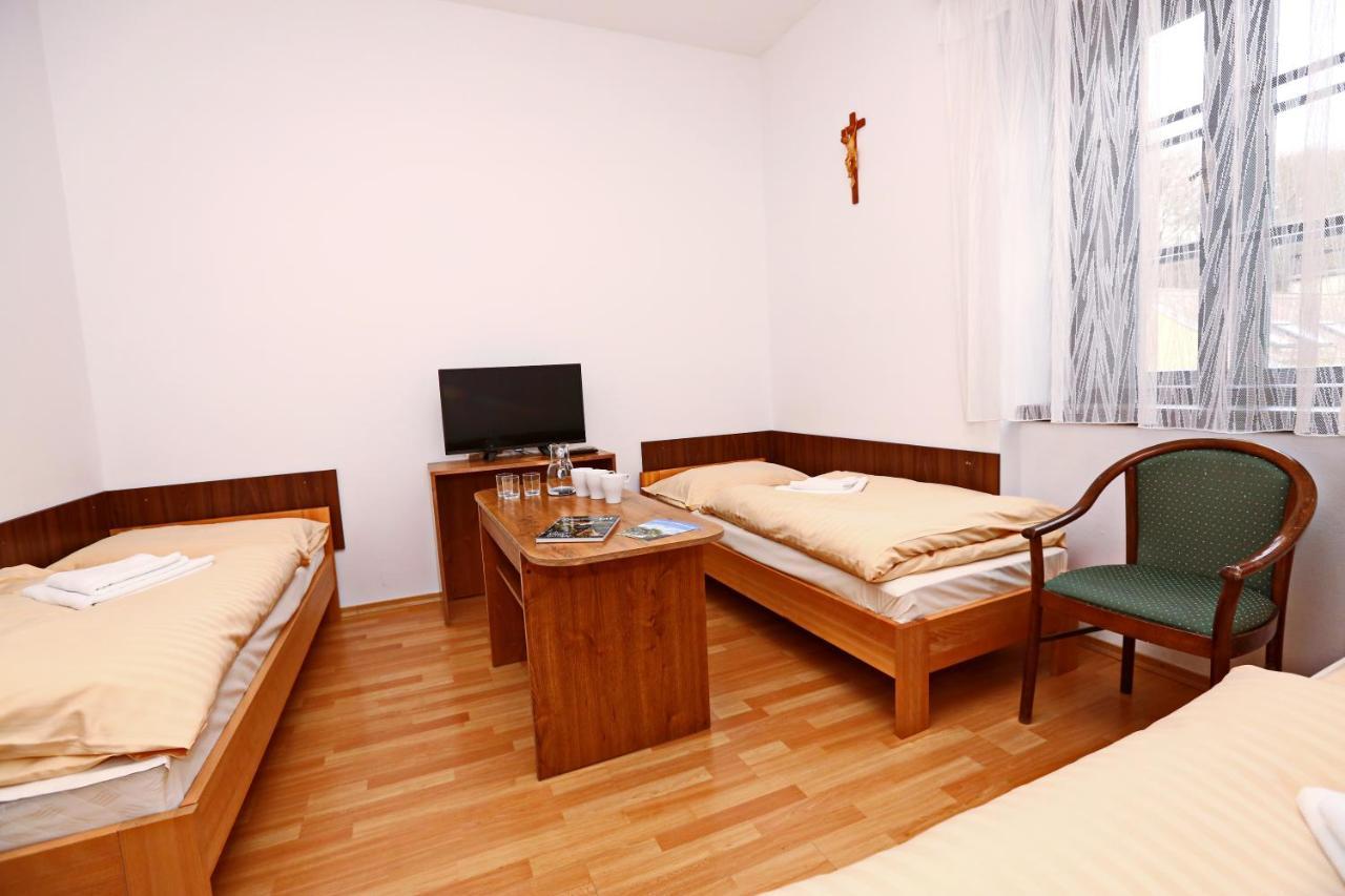 Historicky Putnicky Dom Hotel Марианка Екстериор снимка