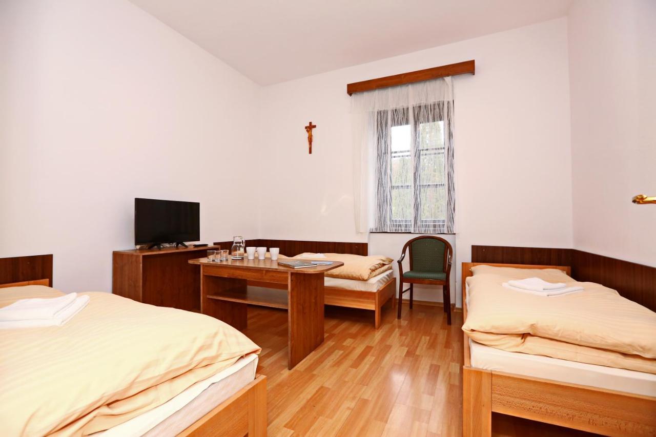 Historicky Putnicky Dom Hotel Марианка Екстериор снимка