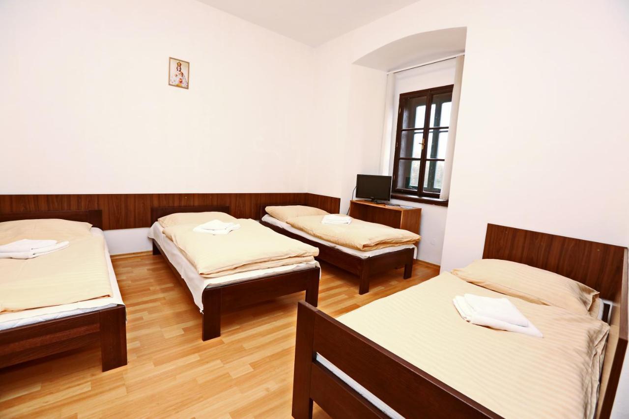 Historicky Putnicky Dom Hotel Марианка Екстериор снимка