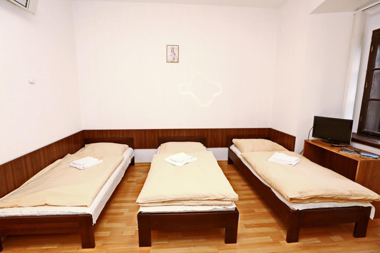 Historicky Putnicky Dom Hotel Марианка Екстериор снимка