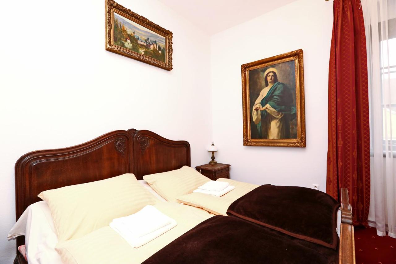 Historicky Putnicky Dom Hotel Марианка Екстериор снимка
