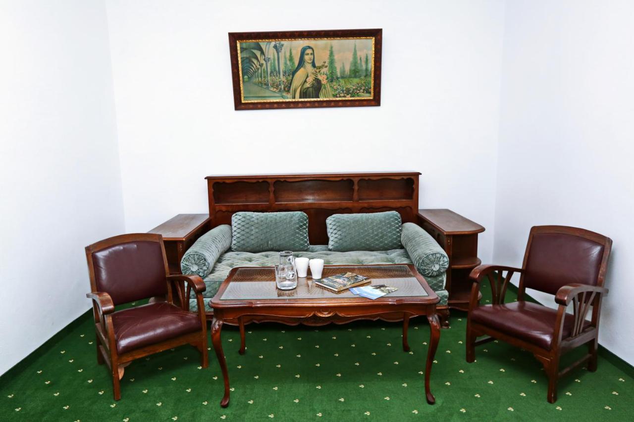 Historicky Putnicky Dom Hotel Марианка Екстериор снимка