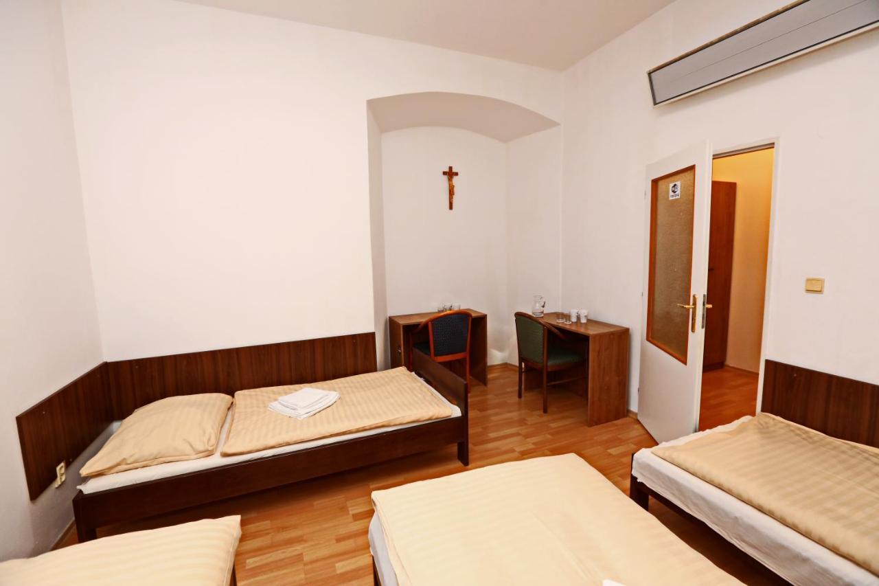 Historicky Putnicky Dom Hotel Марианка Екстериор снимка