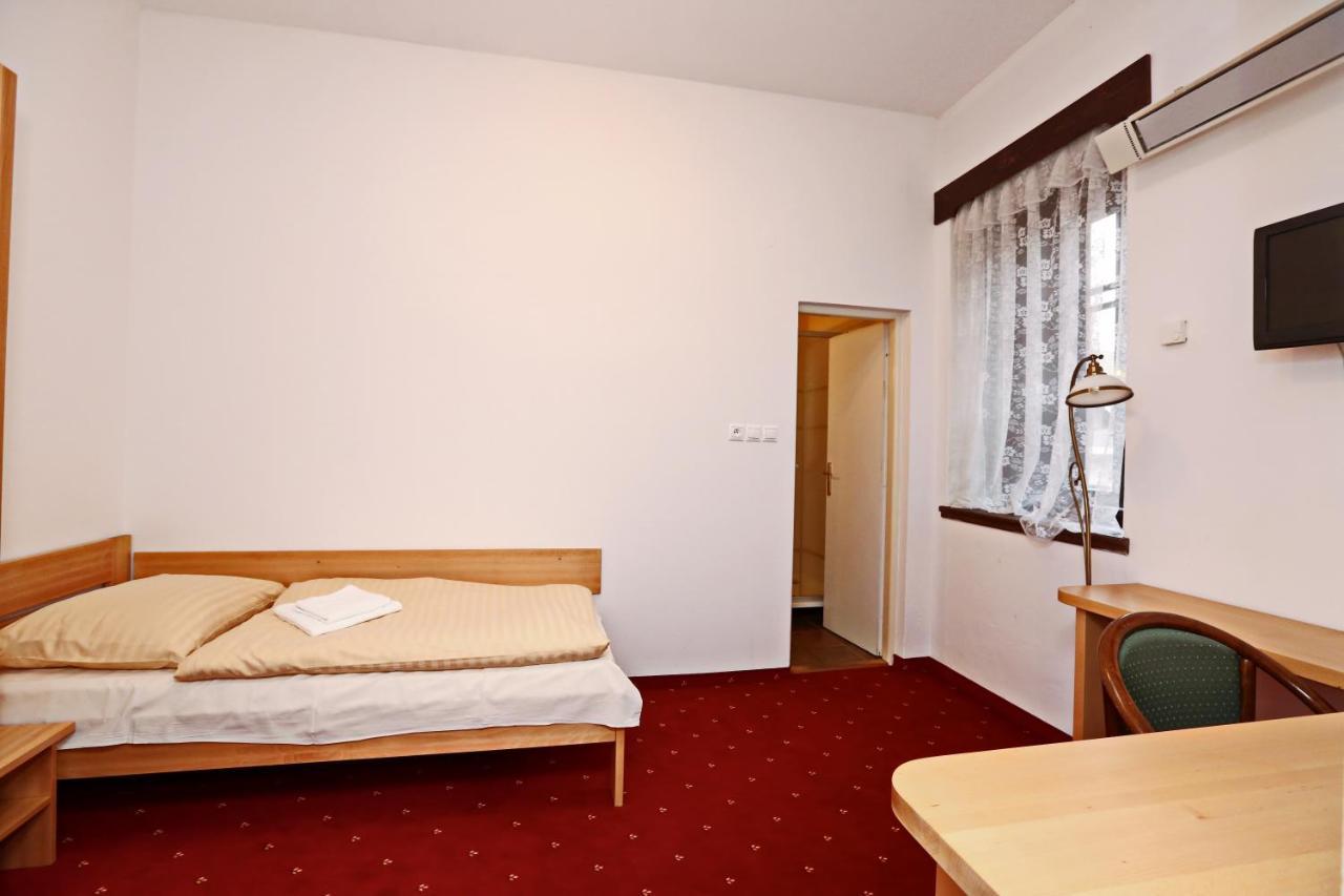 Historicky Putnicky Dom Hotel Марианка Екстериор снимка