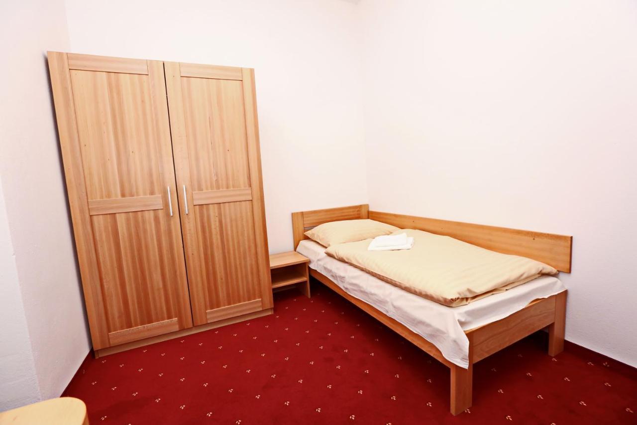 Historicky Putnicky Dom Hotel Марианка Екстериор снимка